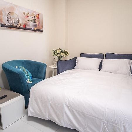 Port City Haifa - Luxury Apartments 50 Mtrs From The Beach Exteriör bild