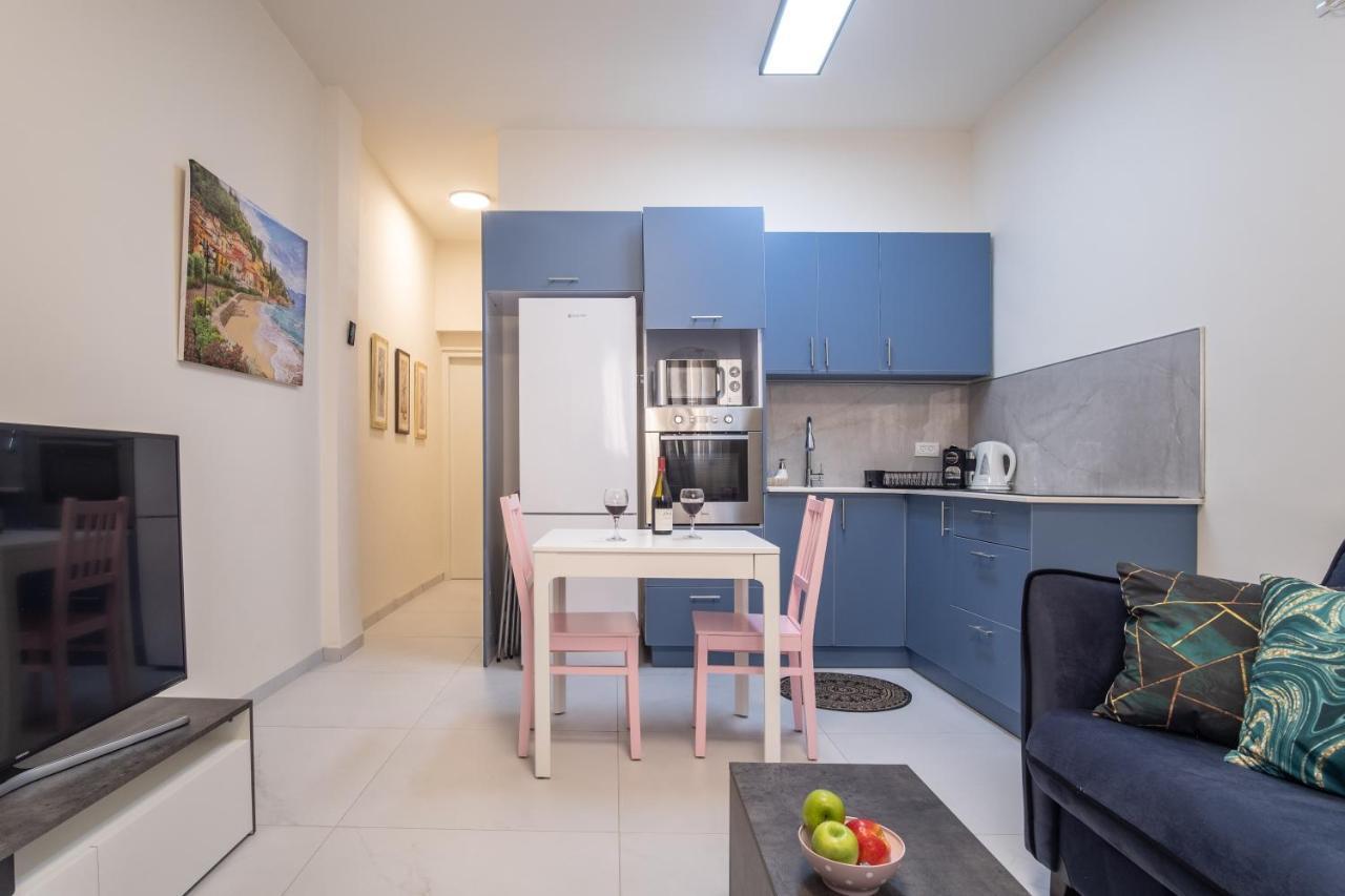 Port City Haifa - Luxury Apartments 50 Mtrs From The Beach Exteriör bild
