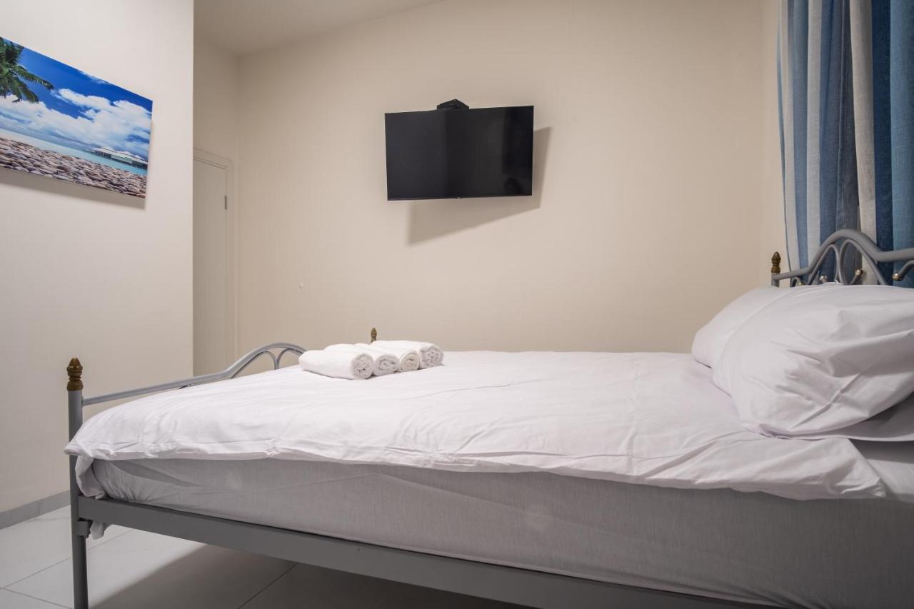 Port City Haifa - Luxury Apartments 50 Mtrs From The Beach Exteriör bild